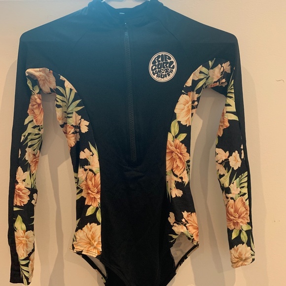 Ripcurl Rashie - Picture 1 of 2